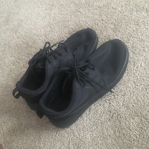 Nike Roshes - Picture 3 of 3